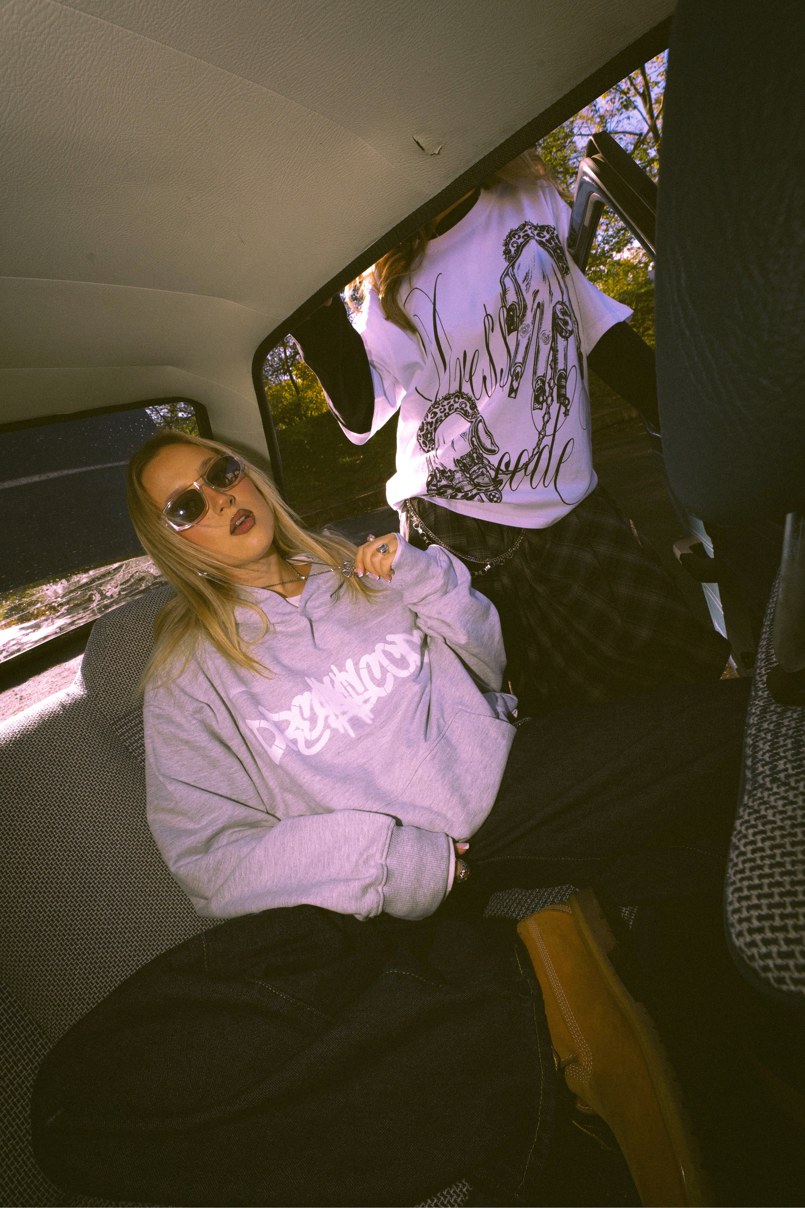 D$$ GRAFFITI LIGHTWEIGHT HOODIE (GREY)