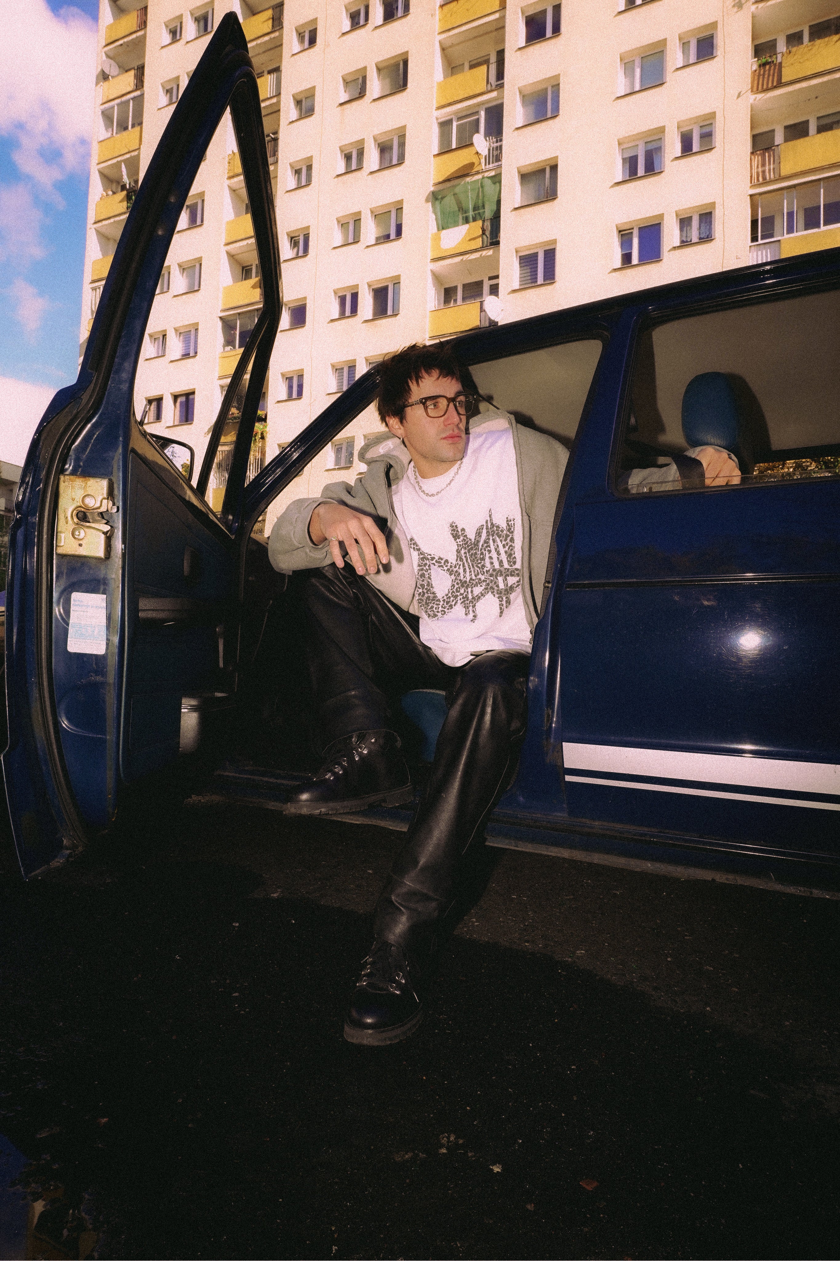 D$$ GREY LEOPARD TEE